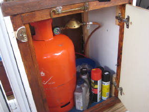 gas_bottle_in_cupboard.jpg